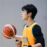 Baru-baru ini beredar foto yang menampilkan momen Cha Eunwoo berlaga di pertandingan. Foto-foto tersebut jadi perbincangan karena sosok Cha Eunwoo yang masih terlihat tampan meskipun keringat bercucuran dan rambutnya lepek. (Foto: Dok. Handsome Tigers/SBS)