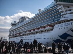 Suasana Kapal Pesiar yang Dikarantina karena Virus Corona