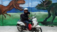 Seperti naik sepeda motor di Jurrasic Park ya? (Rifkianto Nugroho)