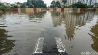 Seluruh terowongan tertutup oleh air.