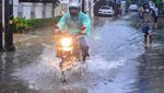 Banjir Rendam Perumahan Jatibening Baru Bekasi