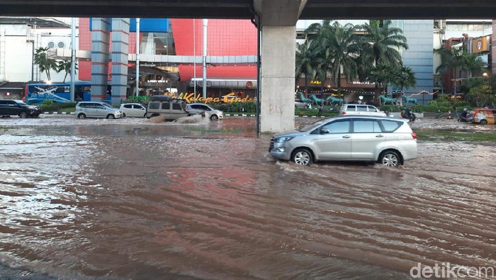 Banjir di kawasan Kelapa Gading per pukul 17.52 WIB, Sabtu (8/2/2020).