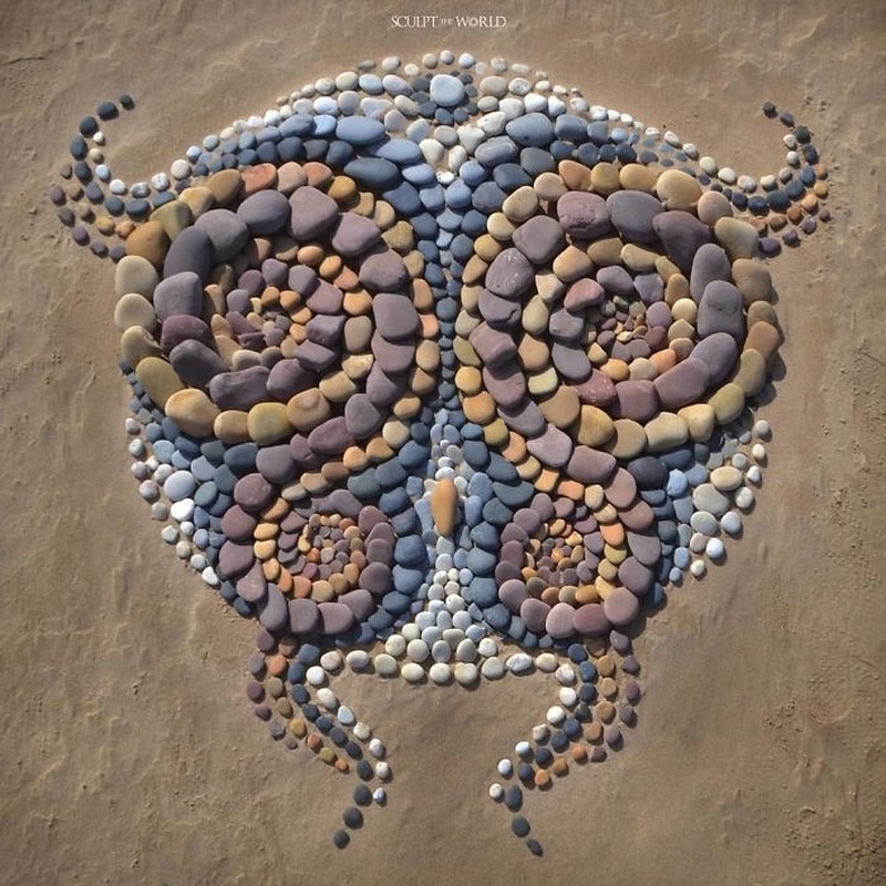 karya seni geometris dari bebatuan