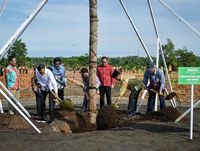 Hutan yang baru diresmikan ini bernama Hutan Pers Taman Spesies Endemik Indonesia dan Taman Hujan Tropis.