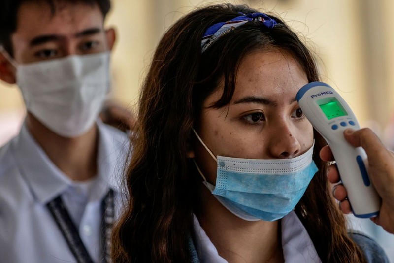BEIJING, CHINA - JANUARY 30: A sign instructs shoppers to wear protective masks at a mall on January 30, 2020 in Beijing, China. The number of cases of a deadly new coronavirus rose to over 7000 in mainland China Thursday as the country continued to lock down the city of Wuhan in an effort to contain the spread of the pneumonia-like disease which medicals experts have confirmed can be passed from human to human. In an unprecedented move, Chinese authorities put travel restrictions on the city which is the epicentre of the virus and neighbouring municipalities affecting tens of millions of people. The number of those who have died from the virus in China climbed to over 170 on Thursday, mostly in Hubei province, and cases have been reported in other countries including the United States, Canada, Australia, Japan, South Korea, and France. The World Health Organization has warned all governments to be on alert, and its emergency committee is to meet later on Thursday to decide whether to declare a global health emergency. (Photo by Kevin Frayer/Getty Images)