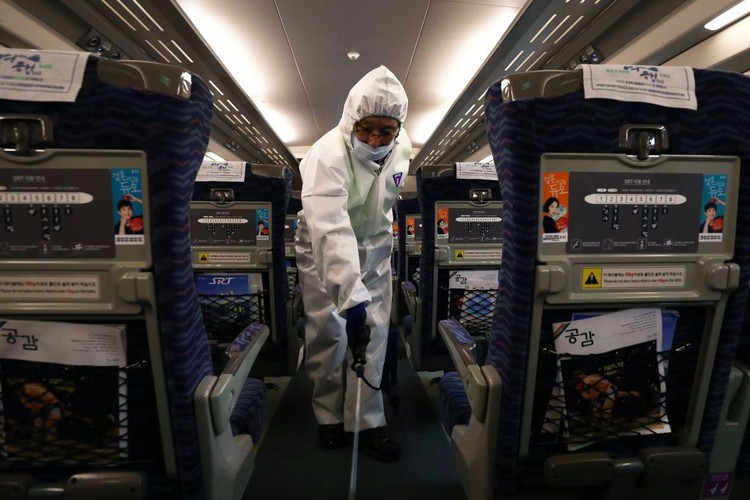 BEIJING, CHINA - JANUARY 30: A sign instructs shoppers to wear protective masks at a mall on January 30, 2020 in Beijing, China. The number of cases of a deadly new coronavirus rose to over 7000 in mainland China Thursday as the country continued to lock down the city of Wuhan in an effort to contain the spread of the pneumonia-like disease which medicals experts have confirmed can be passed from human to human. In an unprecedented move, Chinese authorities put travel restrictions on the city which is the epicentre of the virus and neighbouring municipalities affecting tens of millions of people. The number of those who have died from the virus in China climbed to over 170 on Thursday, mostly in Hubei province, and cases have been reported in other countries including the United States, Canada, Australia, Japan, South Korea, and France. The World Health Organization has warned all governments to be on alert, and its emergency committee is to meet later on Thursday to decide whether to declare a global health emergency. (Photo by Kevin Frayer/Getty Images)