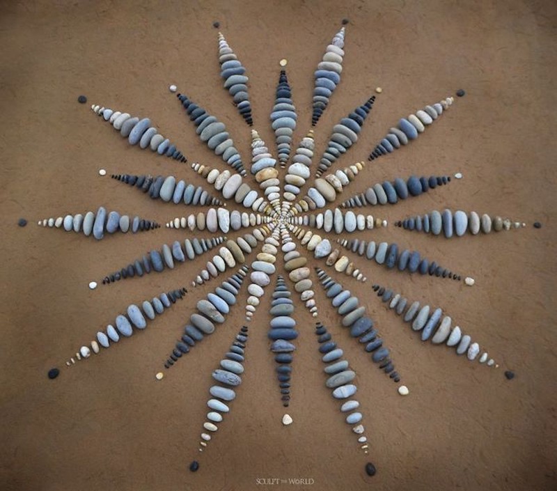 karya seni geometris dari bebatuan