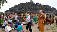 Kirab Ruwat Rawat Borobudur tersebut pun berlangsung meriah dan menjadi daya tarik tersendiri bagi para wisatawan yang berkunjung ke situs warisan budaya dunia tersebut.