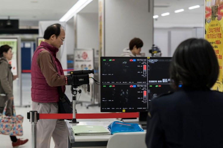 BEIJING, CHINA - JANUARY 30: A sign instructs shoppers to wear protective masks at a mall on January 30, 2020 in Beijing, China. The number of cases of a deadly new coronavirus rose to over 7000 in mainland China Thursday as the country continued to lock down the city of Wuhan in an effort to contain the spread of the pneumonia-like disease which medicals experts have confirmed can be passed from human to human. In an unprecedented move, Chinese authorities put travel restrictions on the city which is the epicentre of the virus and neighbouring municipalities affecting tens of millions of people. The number of those who have died from the virus in China climbed to over 170 on Thursday, mostly in Hubei province, and cases have been reported in other countries including the United States, Canada, Australia, Japan, South Korea, and France. The World Health Organization has warned all governments to be on alert, and its emergency committee is to meet later on Thursday to decide whether to declare a global health emergency. (Photo by Kevin Frayer/Getty Images)