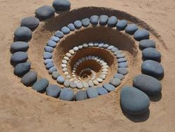 Ketika Bebatuan Disulap Jadi Pola Geometris yang Keren