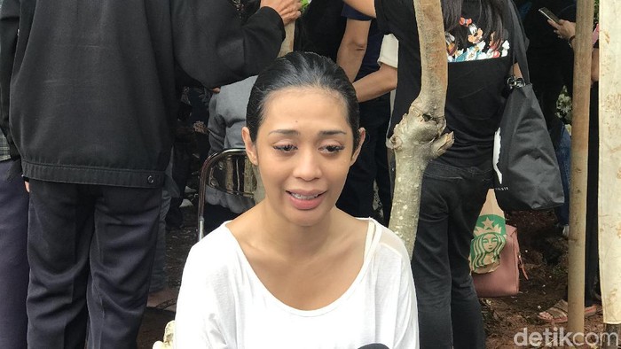 Pemakaman Anak Karen Pooroe di TPU Tanah Kusir, Jakarta
