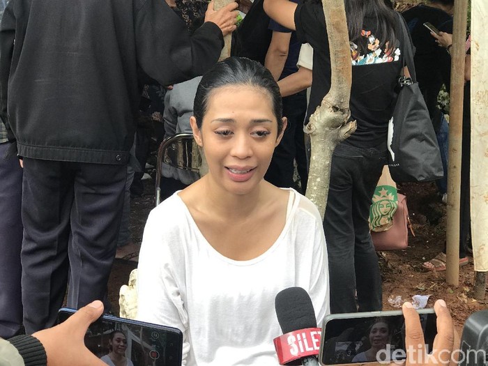 Pemakaman Anak Karen Pooroe di TPU Tanah Kusir, Jakarta Pemakaman Anak Karen Pooroe di TPU Tanah Kusir, Jakarta