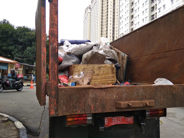 Kendala Utama Surutnya Banjir Underpass Kemayoran, Petugas Damkar: Sampah