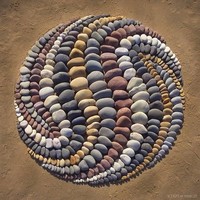 karya seni geometris dari bebatuan
