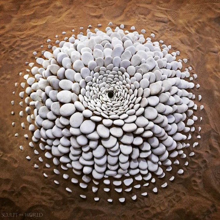 karya seni geometris dari bebatuan