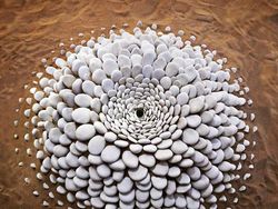 Ketika Bebatuan Disulap Jadi Pola Geometris yang Keren