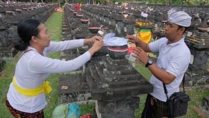 Ritual adat menghromati I Gusti Ngurah Rai