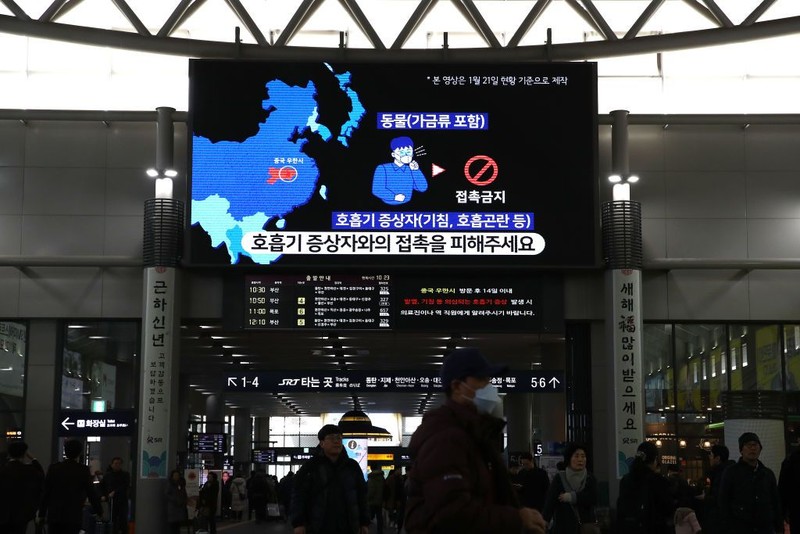 BEIJING, CHINA - JANUARY 30: A sign instructs shoppers to wear protective masks at a mall on January 30, 2020 in Beijing, China. The number of cases of a deadly new coronavirus rose to over 7000 in mainland China Thursday as the country continued to lock down the city of Wuhan in an effort to contain the spread of the pneumonia-like disease which medicals experts have confirmed can be passed from human to human. In an unprecedented move, Chinese authorities put travel restrictions on the city which is the epicentre of the virus and neighbouring municipalities affecting tens of millions of people. The number of those who have died from the virus in China climbed to over 170 on Thursday, mostly in Hubei province, and cases have been reported in other countries including the United States, Canada, Australia, Japan, South Korea, and France. The World Health Organization has warned all governments to be on alert, and its emergency committee is to meet later on Thursday to decide whether to declare a global health emergency. (Photo by Kevin Frayer/Getty Images)