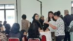 Pemakaman Anak Karen Pooroe Diwarnai Tangisan Keluarga