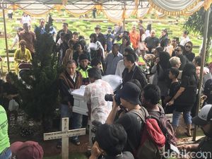 Arya Claproth Ada di TKP Saat Anaknya Jatuh dari Apartemen