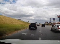 Sering Bikin Was-was, Pasang Dashcam di Mobil Harus Potong Kabel Bawaan?