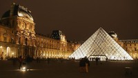 Museum Louvre di Prancis jadi salah satu museum seni terbesar yang ada di dunia. Bangunan ikonik ini juga menjadi salah satu destinasi wisata populer di Kota Paris, Prancis. Getty Images/Pascal Le Segretain.