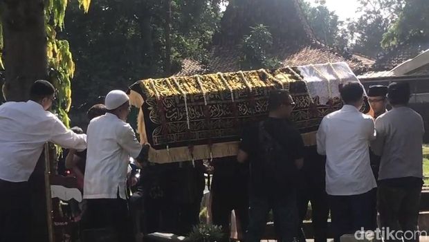Velove Vexia Terharu Lihat Damayanti Noor Satu Liang Lahat dengan Chrisye