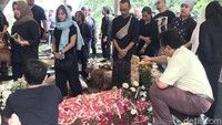 Pihak keluarga juga memohon agar pelayat yang datang memaafkan segala kesalahan sang Ibunda. Foto: Dyah Paramita Saraswati/ detikhot