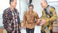 Direktur Utama BTN Pahala N Mansury berbincang santai dengan Jaksa Agung Muda Perdata dan Tata Usaha Negara Feri Wibisono dan Komisaris Utama BTN Chandra M Hamzah.