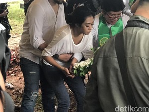 Pengasuh Heran Lihat Kondisi Anak Karen Pooroe saat Dimandikan