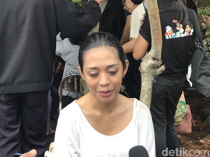 Pemakaman Anak Karen Pooroe di TPU Tanah Kusir, Jakarta
