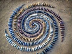 Ketika Bebatuan Disulap Jadi Pola Geometris yang Keren