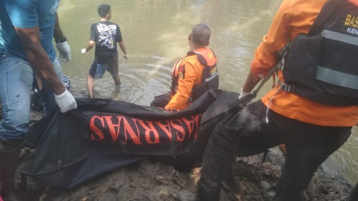 Evakuasi pemuda yang tewas diterkam buaya di Konawe Selatan, Sultra (Dok. Istimewa)