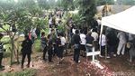 Pemakaman Anak Karen Pooroe Diwarnai Tangisan Keluarga