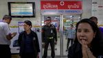Potret Tangis Keluarga Korban Penembakan di Thailand