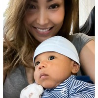 Ayu Dewi sebelumnya juga sudah sempat merencanakan pernikahan dengan Zumi Zola pada Mei 2011. Namun sayang acara tersebut gagal dilangsungkan karena Zumi Zola tiba-tiba saja membatalkan pertunangannya. Kini Ayu telah menikah dan berbahagia dengan Muhammad Hidayah Ismagrebu atau Regi Datau. Foto: Instagram