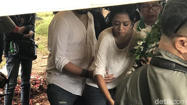 Karen Pooroe Tak Mau Lakukan Autopsi pada Jenazah Anaknya