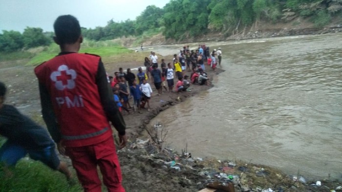 Tiga bocah warga Desa Kedungbokor, Kecamatan Larangan, Kabupaten Brebes terseret arus Sungai Pemali saat sedang mancing, Minggu (9/2/2020).