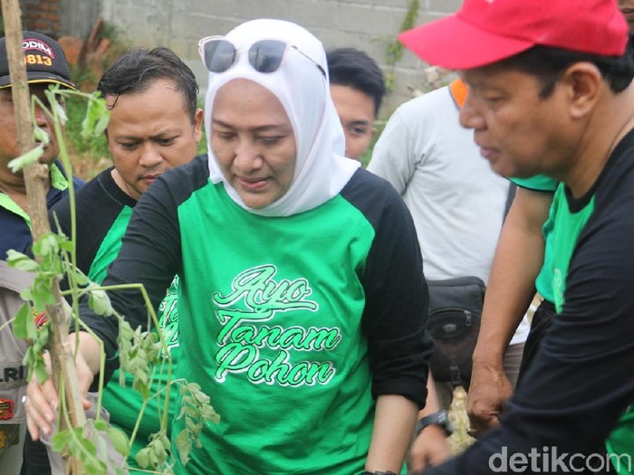 Bupati Bojonegoro Anna Muawanah