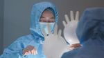 Pekerja Pabrik di China Lembur Demi Sarung Tangan Anticorona