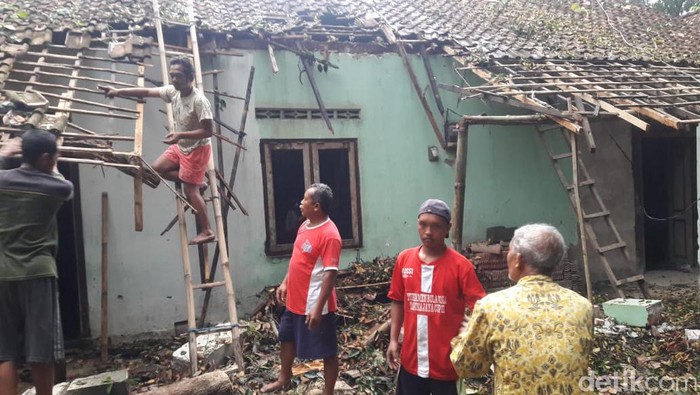 korban angin kencang di blitar