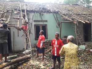 Kerugian Akibat Angin Kencang di Blitar Capai Rp 830 Juta