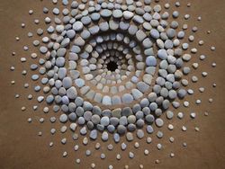 Ketika Bebatuan Disulap Jadi Pola Geometris yang Keren