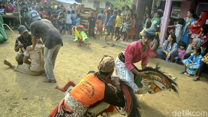 Kesenian Ebeg di Kota Bandung yang unik