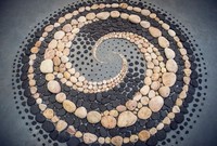 karya seni geometris dari bebatuan