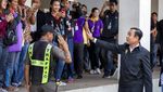 Potret Tangis Keluarga Korban Penembakan di Thailand