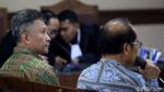 Dua Tersangka Korupsi Kondensat Rp 35 T Jalani Sidang Perdana