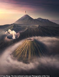 Dari cahaya aurora hingga pegunungan dramatis ditampilkan dalam deretan juara lomba foto lansekap internasional 2020. Yuk, intip potret keindahannya.