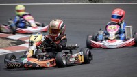 Tengok saja hasil yang diraih Qarrar yang akrab disapa Al ini pada putaran 1 Kejurnas Gokart di Sentul International Karting Circuit, Minggu (9/2) lalu. Al yang baru menginjak usia 9 pada 7 Januari 2020 ini meraih hasil spektakuler dengan juara di kelas Kadet, posisi ketiga Kelas Mini dan yang paling membanggakan, ia menjadi yang tercepat alias Fastest of the Day di Putaran 1 Kejurnas Karting ini. Foto: dok. Tanada Racing