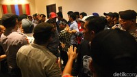 Berdasarkan informasi, Zulkifli Hasan (Zulhas) belum mendaftar selaku caketum PAN. Pendaftaran caketum PAN sendiri paling lambat dilakukan pukul 17.00 Wita hari ini.